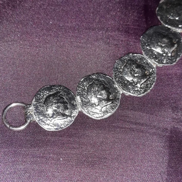 Bracelet..7.5inches..Silver Toned - Picture 5 of 12
